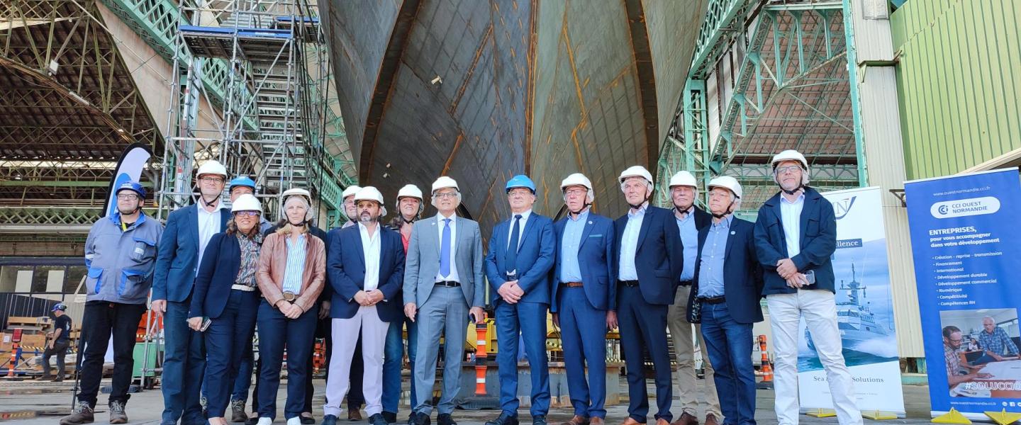 Photo de groupe autour d'Alain Di Crescenzo à CMN Normandie